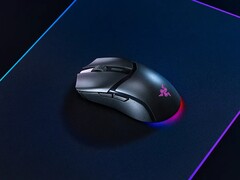 Souris de jeu Razer Cobra HyperSpeed avec éclairage RGB underglow. (Source de l'image : Razer)