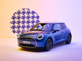 Avec le lancement des nouvelles Mini Cooper E et SE, Mini a essayé de conserver ce qui fait la spécificité de la Mini Cooper tout en catapultant la marque vers un avenir électrique de manière concrète. (Source de l'image : Mini)