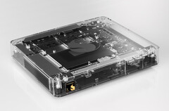 Qualcomm a également présenté le Snapdragon Dev Kit dans une finition transparente. (Source de l'image : Qualcomm)