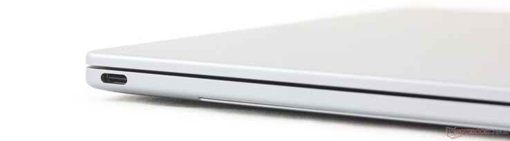 À gauche : USB-C 3.2 Gen. 2 avec DisplayPort 2.1 + Power Delivery