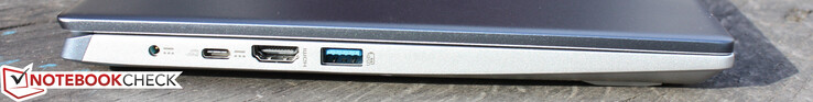 À gauche : adaptateur secteur (fiche cylindrique), USB Type-C 3.1 avec PD et DisplayPort, HDMI, USB-A 3.1
