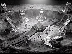Montre numérique Casio x GRAGG LW-204GRAGG-1BDF présentée sur un socle sculptural argenté, entourée d'astronautes miniatures et d'objets s'inspirant du métal en fusion.