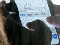 Oppo A6s Pro sous la pluie.