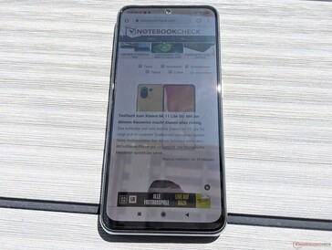 Xiaomi Redmi Note 10 en plein soleil