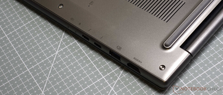 Côté gauche : 2 x Thunderbolt, USB-3-A, HDMI 