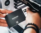 Un moddeur transforme des SSD un peu anciens en cartouches de jeux.