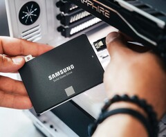 Un moddeur transforme des SSD un peu anciens en cartouches de jeux.