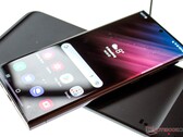 Le Galaxy S22 Ultra est le premier smartphone Galaxy S avec un S Pen intégré. (Image source : NotebookCheck)