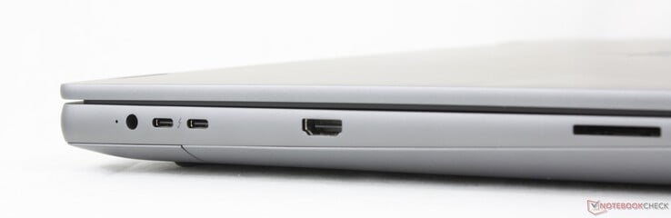 À gauche : adaptateur secteur, 2x USB-C Thunderbolt 5 avec DisplayPort 2.1 + Power Delivery (80 Gbps), HDMI 2.1, lecteur de carte SD