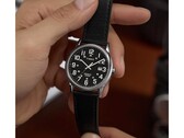 La Timex TW2Y12800JQ est dotée d’un boîtier argenté de 38 mm.