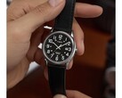 La Timex TW2Y12800JQ est dotée d’un boîtier argenté de 38 mm.