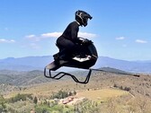 L'Airbike peut atteindre une vitesse de 102 kilomètres par heure.  (Source de l'image : Capture d'écran de la vidéo de test de Volonaut)