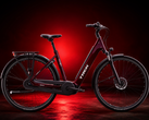 Le vélo électrique District+ dans le coloris « Cobra Blood »
