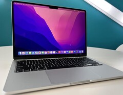 Le dernier MacBook Air dans son option de couleur argent. (Image source : via @VNchocoTaco)