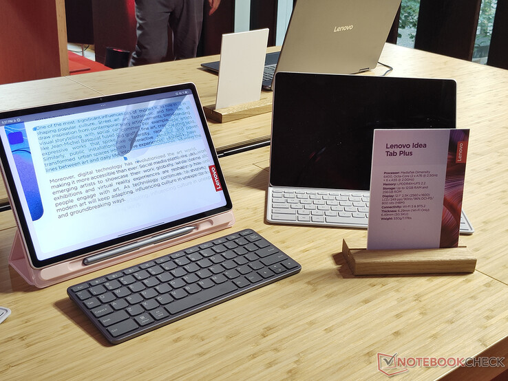 La tablette avec ses accessoires (Image source : Notebookcheck)