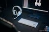Logitech G522 wireless gaming headset white with setup (casque de jeu sans fil Logitech G522 blanc avec installation)