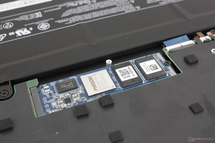 SSD M.2 2280 PCIe 4.0 amovible. Le système ne prend en charge qu'un seul disque interne