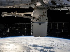 Image montrant un satellite en orbite autour de la Terre. (Source de l&#039;image : SpaceX-Imagery - Pixabay)