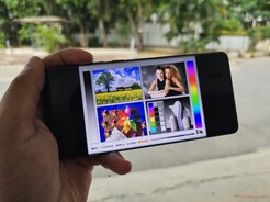 Visionnage en plein air à l'ombre
