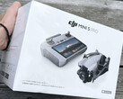 DJI a apparemment déjà commencé à expédier des unités de vente au détail du Mini 5 Pro aux influenceurs. (Source de l'image : Reddit)