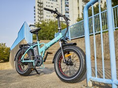 Le vélo électrique Mycle Charge à pneus larges a une autonomie de 65 km (~40 miles). (Image source : Mycle)