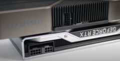 La GeForce RTX 3080 Founders Edition a un connecteur à 12 broches après tout. (Source de l'image : Digital Foundry)