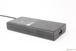245 W Adaptateur CA