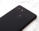 Le Pixel 2 XL prend en charge Android 12 via ProtonAOSP. (Source de l'image : Charles Deluvio)