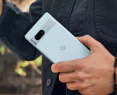 Le Pixel 7a coûtera 100 de moins que le Pixel 7, que vous le commandiez en euros, en livres sterling ou en dollars américains. (Source de l'image : @rquandt)