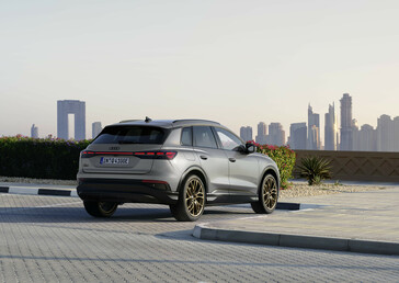 L'Audi Q4 e-tron ordinaire avec de remarquables jantes en étoile à 5 branches en bronze mat. (Source de l'image : Audi)