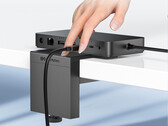 La station d'accueil Surface Thunderbolt 4 et son support de bureau coûtent ensemble 329,98 dollars. (Source de l'image : Cable Matters)