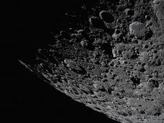 Une image représentant la surface de la Lune.