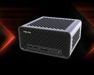 Le FA80G est disponible avec, au maximum, un processeur AMD Ryzen 9 9950X3D. Photo : image promotionnelle représentant la face avant du mini-PC (retouchée).