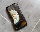 La batterie du Google Pixel 6a pourrait toujours présenter un risque d'incendie malgré la mise à jour. (Source de l'image : footymanageraddict, Reddit)