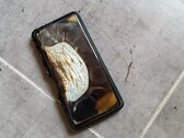 La batterie du Google Pixel 6a pourrait toujours présenter un risque d'incendie malgré la mise à jour. (Source de l'image : footymanageraddict, Reddit)