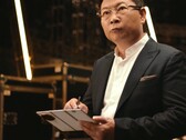 Alors que le Mate XTs sera lancé avant l'iPhone 17 de Apple, le Samsung Galaxy tri-fold suivra probablement à la fin du mois de septembre. (Source de l'image : Huawei)