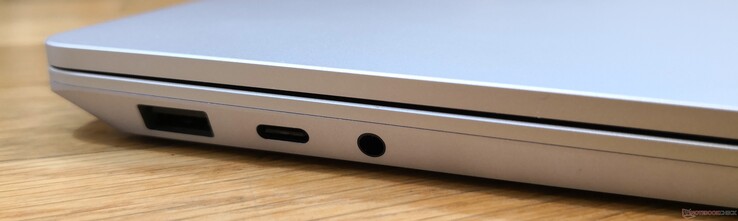 Côté gauche : USB A, USB C, jack 3,5 mm.
