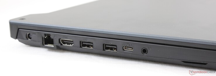 Côté gauche : entrée secteur, Gigabit RJ-45, HDMI 2.0b, 2 USB A 3.0, USB C 3.2 Gen. 2 avec DisplayPort 1.4, prise jack.