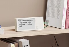 Poem/1 affiche toujours l'heure sous forme de poème. (Image : Acts Not Facts)