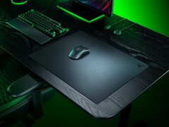 Tapis de souris en verre Razer Atlas Pro présenté sur le bureau