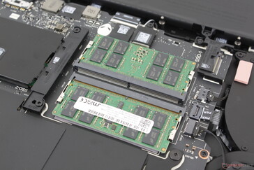 Emplacements accessibles pour 2x DDR5 SODIMM