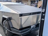 Cybertruck au supercharger V4 (image : Mardak/TMC)
