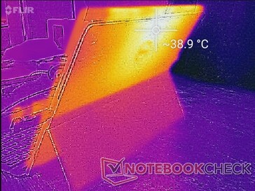 La sortie d'air se fait par le bord supérieur de la tablette