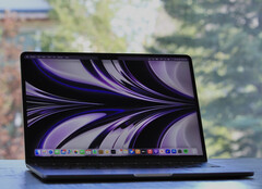 Le MacBook Air 15 pourrait n&#039;être qu&#039;une version plus grande de son homologue de 13,6 pouces. (Source de l&#039;image : James Yarema)