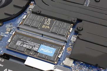 Emplacements accessibles pour 2x DDR5 SODIMM