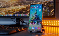 Le Galaxy S25 Ultra devrait conserver le même écran AMOLED que le Galaxy S24 Ultra que nous avons testé en début d'année (voir photo). (Source de l'image : Notebookcheck)