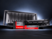 Sandisk NAS 600 SATA SSD et NAS 800 NVMe SSD devant un boîtier NAS