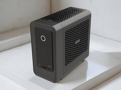 Le PC de jeu Zotac ZBox Magnus One SFF est équipé d'un GPU RTX 5070 Ti et d'un CPU Core Ultra 7 265. (Source de l'image : ITHome, édité)