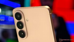 Selon un rapport en provenance de Corée, Samsung a confirmé que le Galaxy S27 Ultra ne disposera que d’un système à triple caméra.