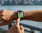 La Watch Hyper est équipée d'un système GPS bi-bande. Sur la photo : la montre connectée affichant une carte à l'écran.